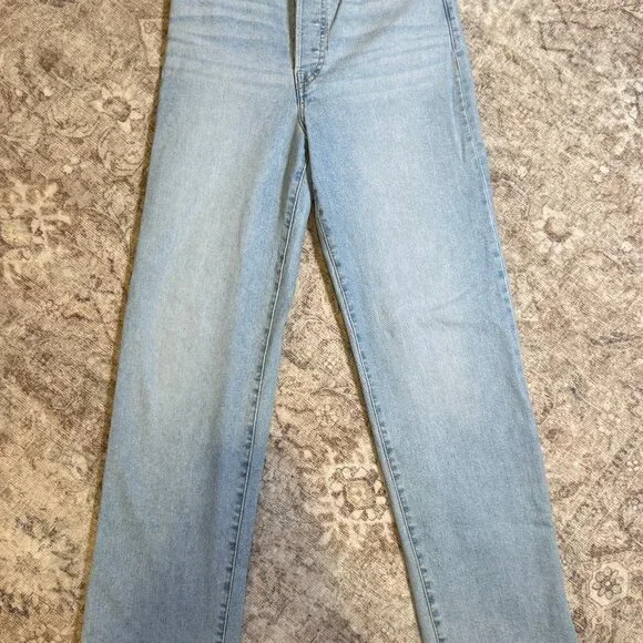 Levis Ribcage Straight Light Wash Jeans - size 29 - Picture 2 of 8